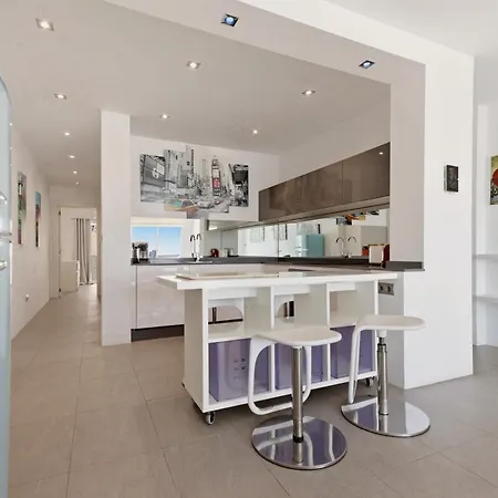 Modern Frontline Puerto Banus M2 Apartment