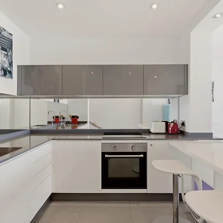 Apartment Modern Frontline Puerto Banus M2
