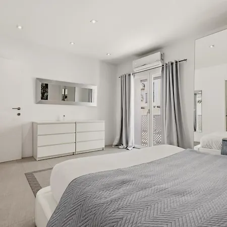 Apartment Modern Frontline Puerto Banus M2 Marbella
