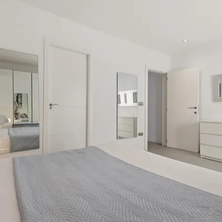 Modern Frontline Puerto Banus M2 *
