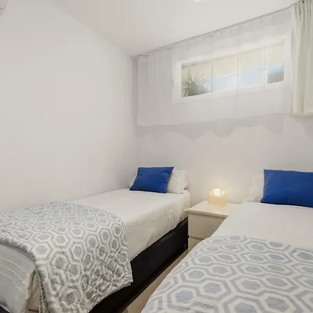 Modern Frontline Puerto Banus M2 Apartment