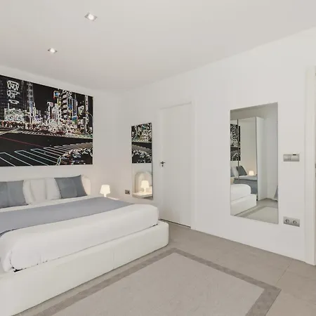 Modern Frontline Puerto Banus M2 Apartment *