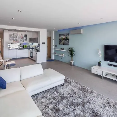 Modern Frontline Puerto Banus M2